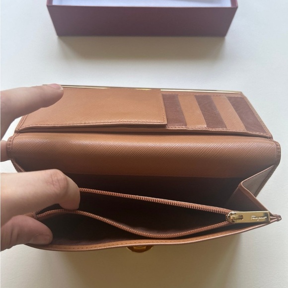 Ferragamo continental wallet. - Picture 7 of 12